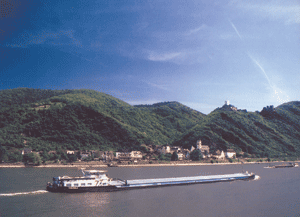 Internationale Frachtschiffreisen Pfeiffer - Von TEUs und Tonnen 5 - Binnengüterschiff, 2.600 Tonnen Tragfähigkeit