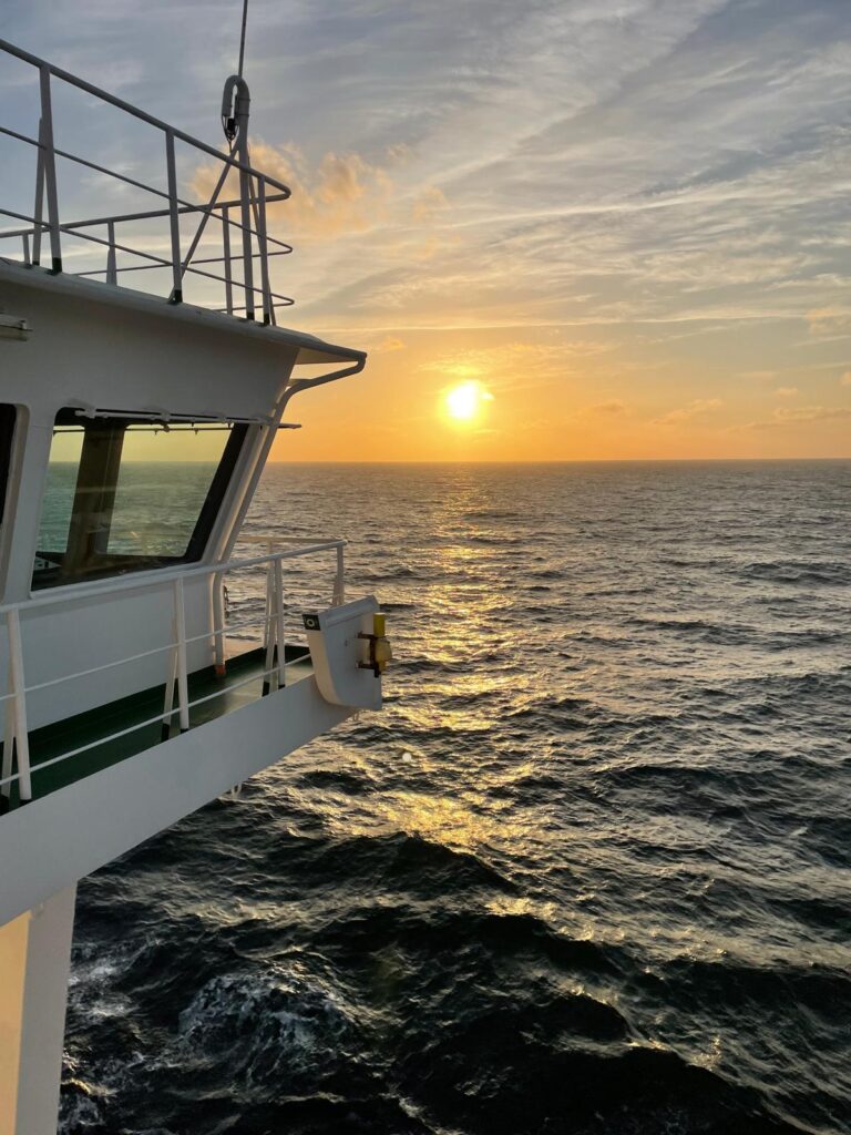 Internationale Frachtschiffreisen Pfeiffer - A-Z - Brücke